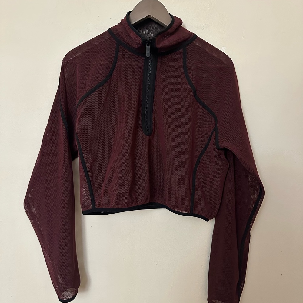 Lululemon Reversible Mesh 1/2 Zip
Black / Red Merlot! EUC - Picture 7 of 11